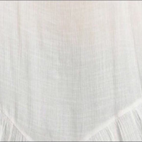 IVORY RUFFLED EDGING CROCHET LACE V-NECK TOP - Picture 6 of 7